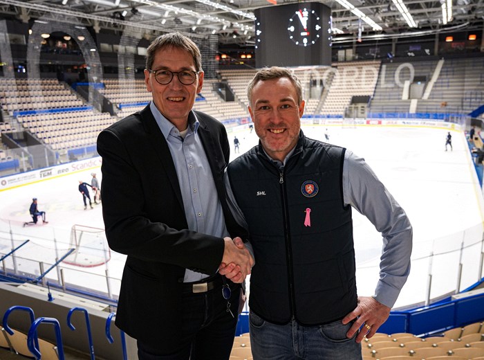 Rolf Hunt, affärsområdeschef Kraft och värme, Växjö Energi och Johan Markusson, vd Växjö Lakers Hockey.