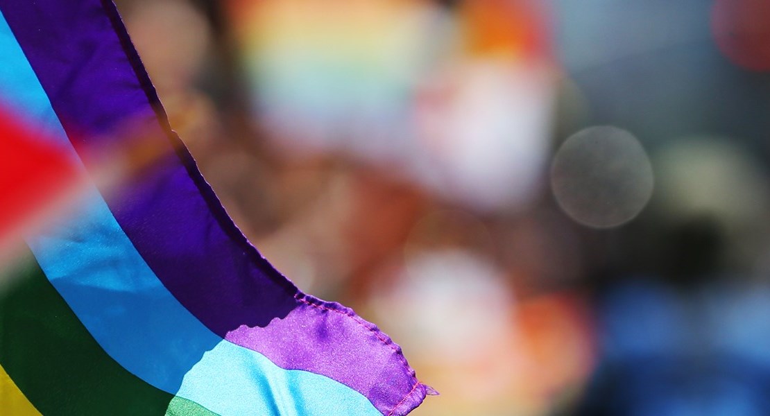 Ungdomar som spelar fotboll i Tipshallen.